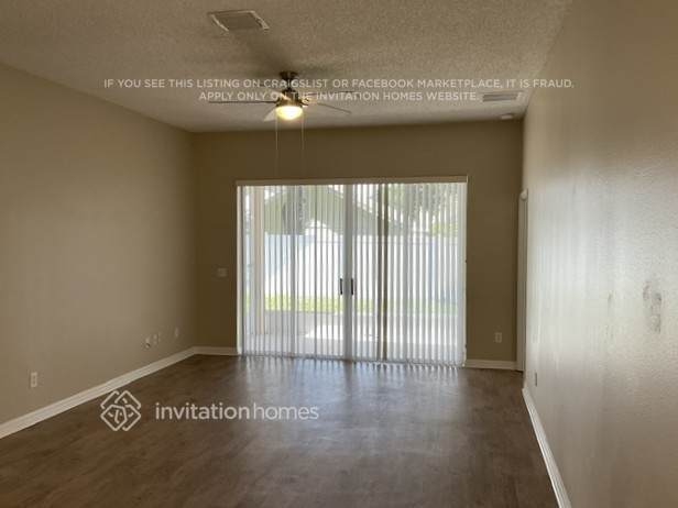 Building Photo - 402 Sycamore Springs St