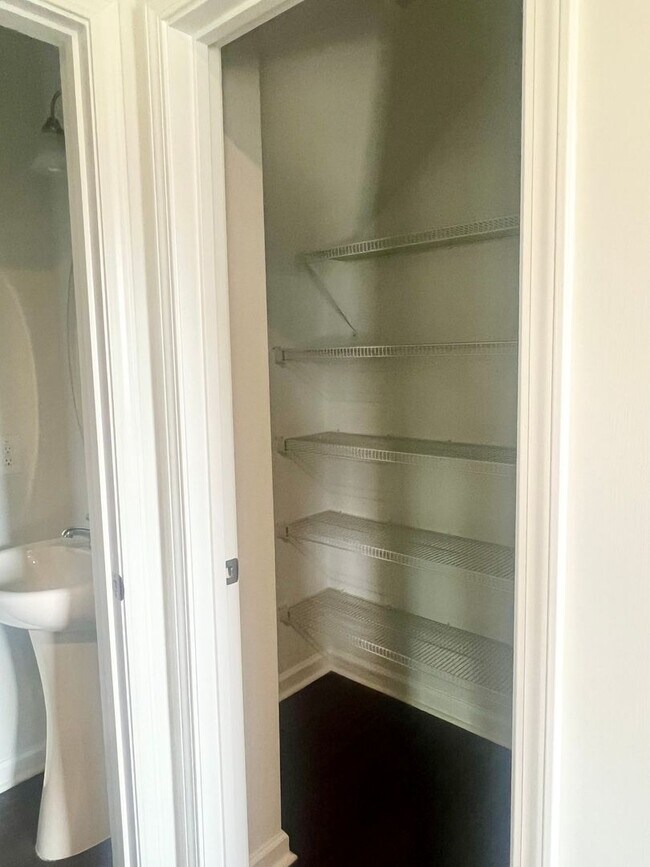 Building Photo - Welcome Home! 4BR/2.5BA in Manning Crossing – Elon