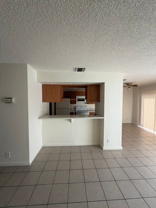 Building Photo - Beautiful 2 Bedroom and 2.5 Bathroom Condo $1,775.00