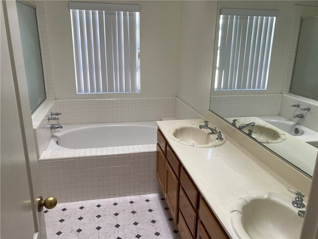 Building Photo - 2300 Maple Ave