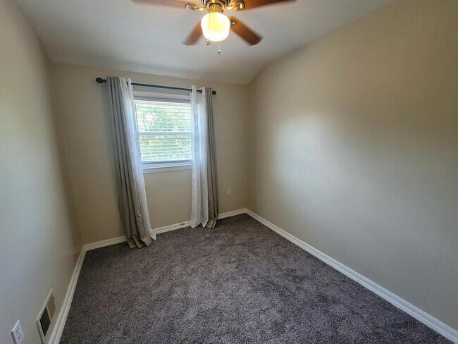 Building Photo - 8587 Morven Rd