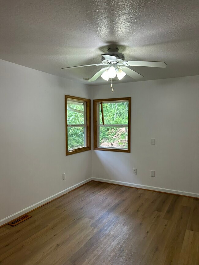 Building Photo - 466 Old Camptown Dr