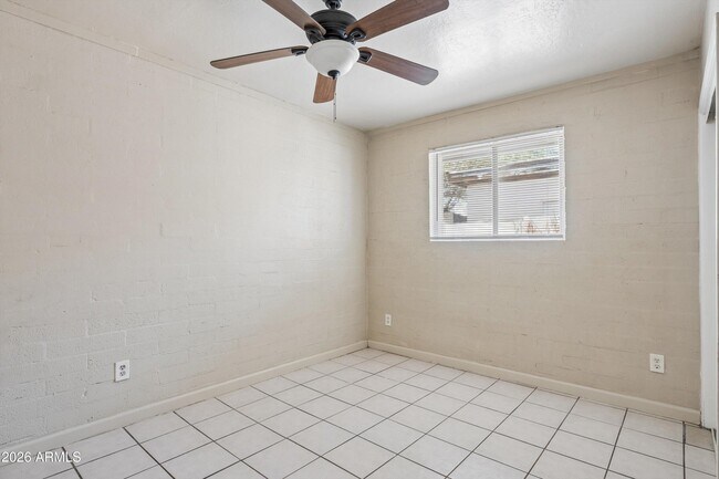 Building Photo - 2133 W Adams St