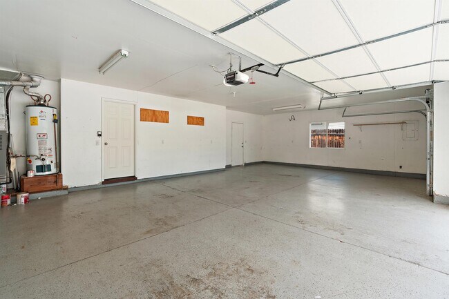 Building Photo - 1725 N Eagle Creek Way