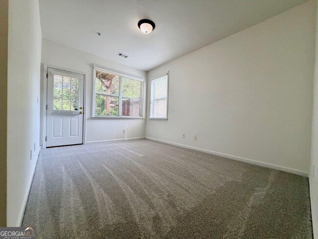 Building Photo - 6243 Sawtooth Oak Ct SE