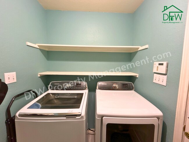 Building Photo - Inviting 3BR/2BA Home with Spacious Backyard for Lease in Fort Worth