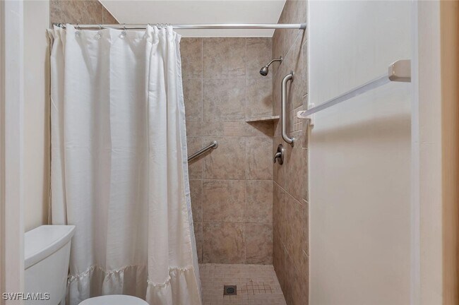 Building Photo - 818 Tanbark Dr