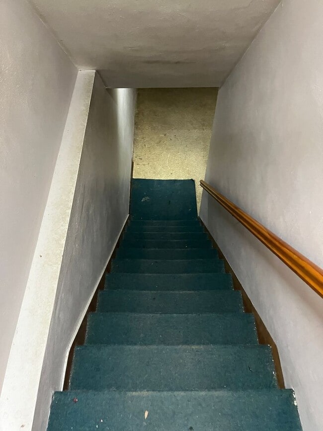 Building Photo - 2006 White St