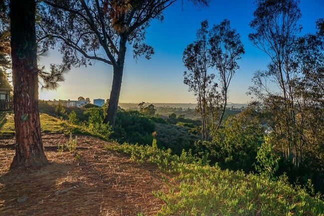 Building Photo - STUNNING 3BD/2.5BA TOWNHOUSE - BONITA VIEW...