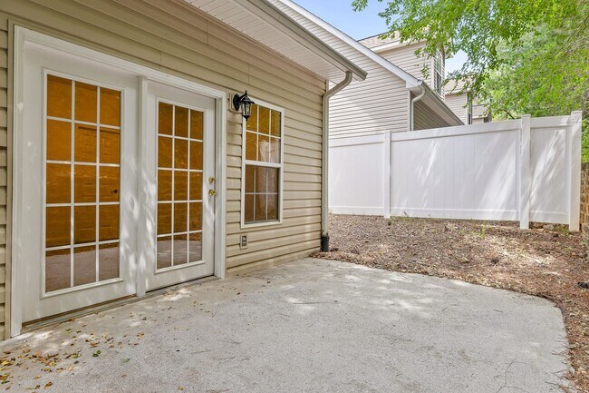 Building Photo - Newly renovated 3-bedroom, 2-bathroom town...