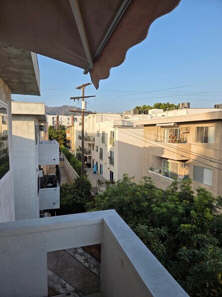 Building Photo - 1344 N Martel Ave