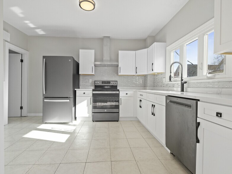 Building Photo - 44 William St