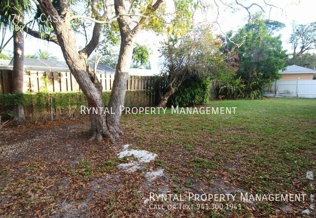 Building Photo - 7464 Cass Cir