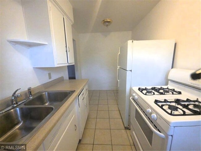 Building Photo - 656 Cleveland Ave S