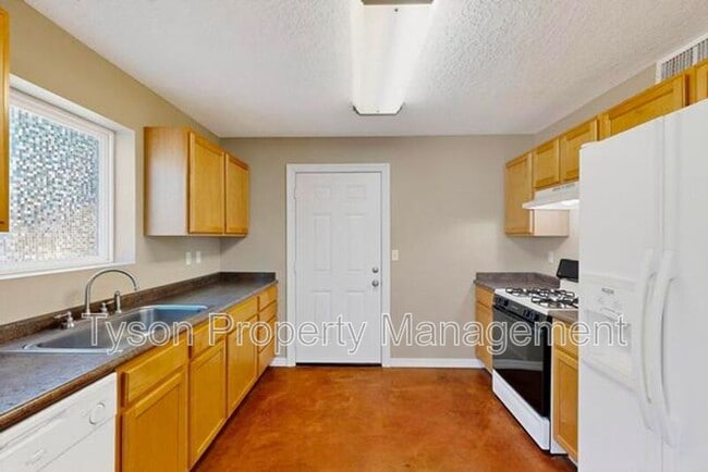 Building Photo - 11204 Miravista Pl SE