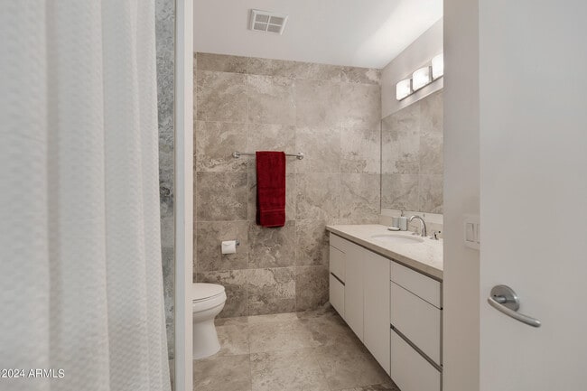 Building Photo - 7121 E Rancho Vista Dr