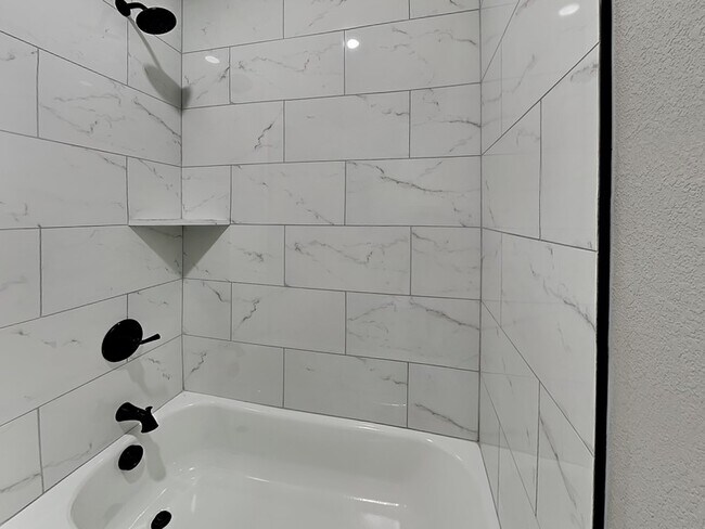 Building Photo - 111 Foster Ln