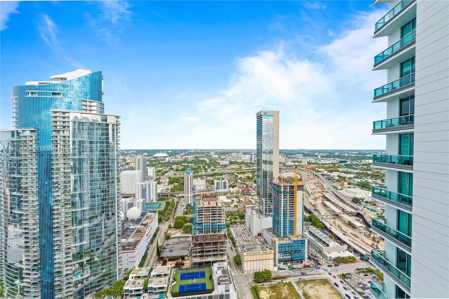 Building Photo - 900 Biscayne Blvd