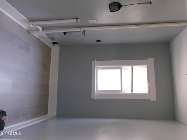 Building Photo - 1338 Parkwood Blvd