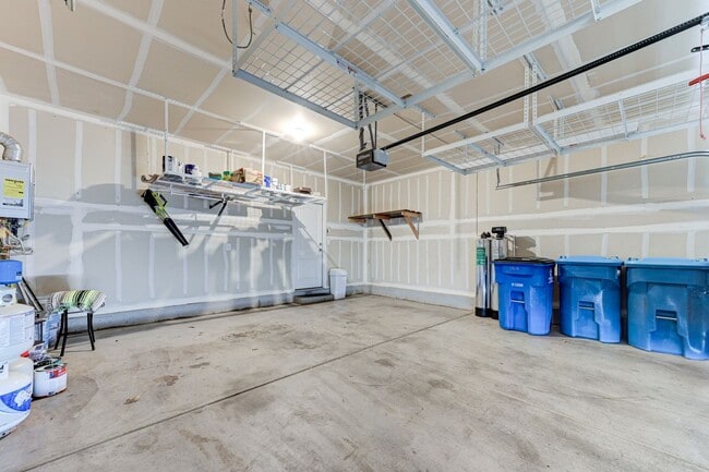 Building Photo - House For Rent! 4 beds, 3 baths Community ...