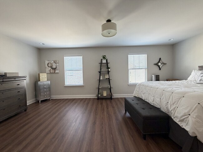 Building Photo - 1630 Shadow Green Dr