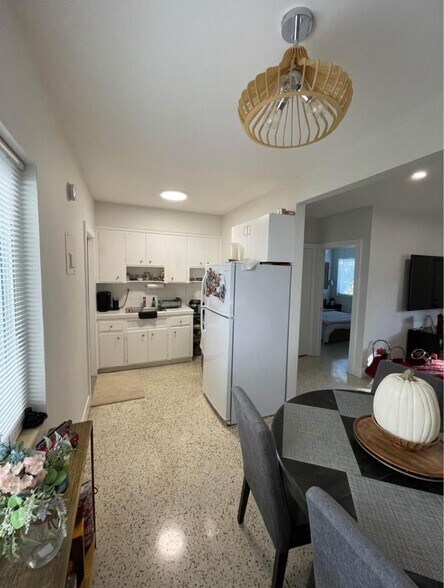 Building Photo - 3315 SW 9th Ter