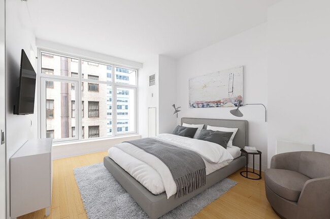 Building Photo - 5 E 44th St