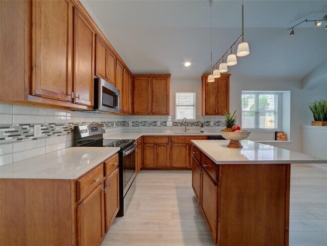 Building Photo - 1016 Zeus Cir