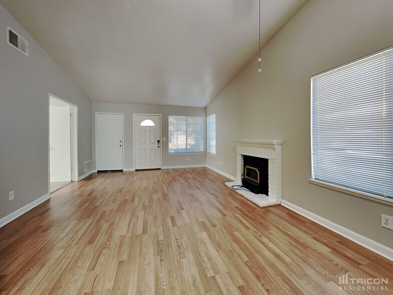 Building Photo - 119 Catalpa Ln