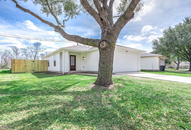 Building Photo - 5130 Riverwood Dr