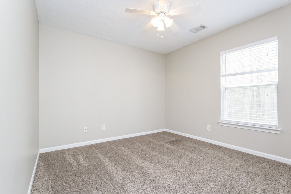 Building Photo - 130 Sugar Berry Pl
