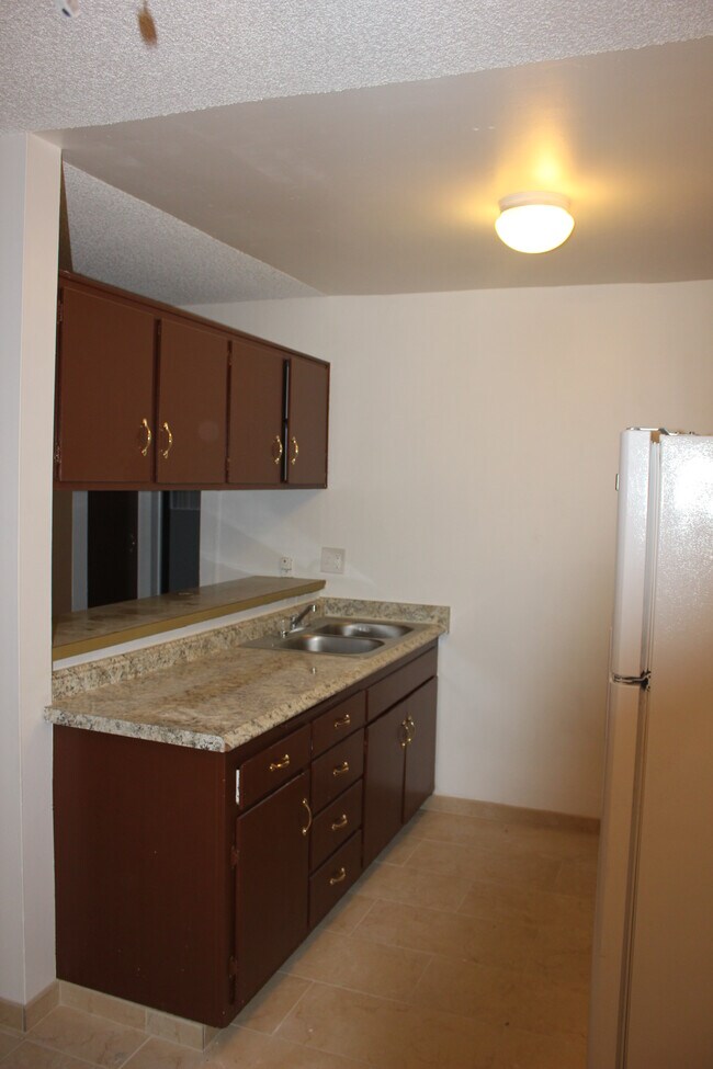 Kitchen - 13040 Dronfield Ave