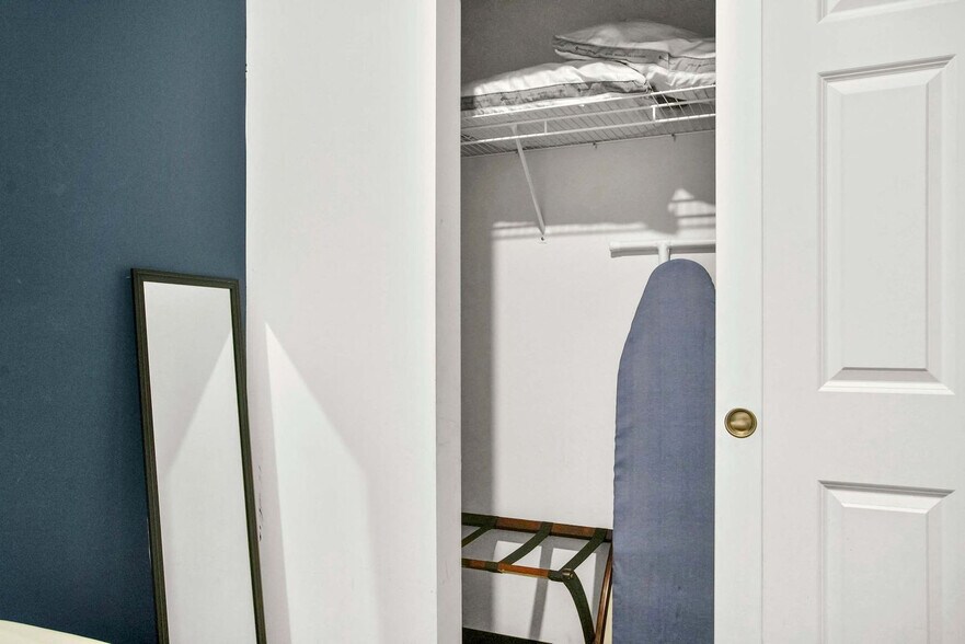 Building Photo - 209 9th St