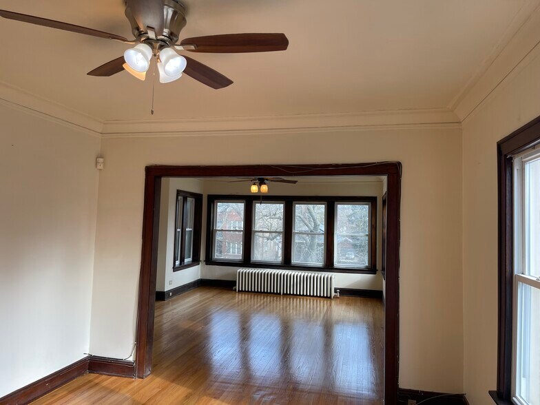 Building Photo - 10226 S Charles St