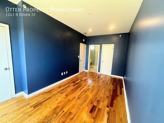 Building Photo - Modern 3BR/2.5BA Home with Balcony Terrace...