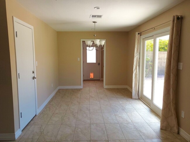Building Photo - RECENT REMODEL IN AHWATUKEE!