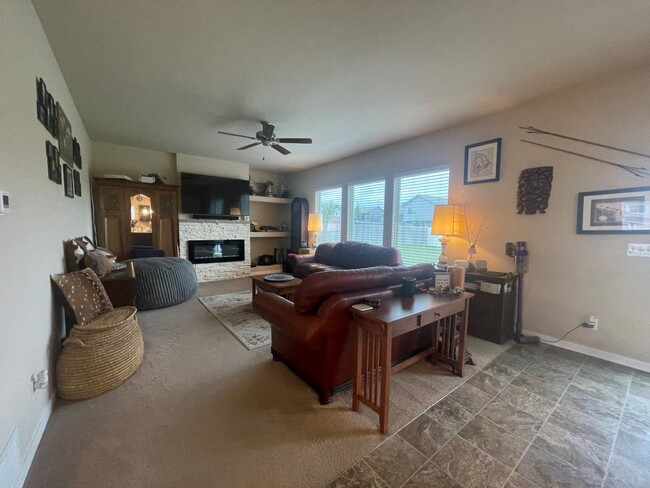 Building Photo - Bellevue Home For Rent!