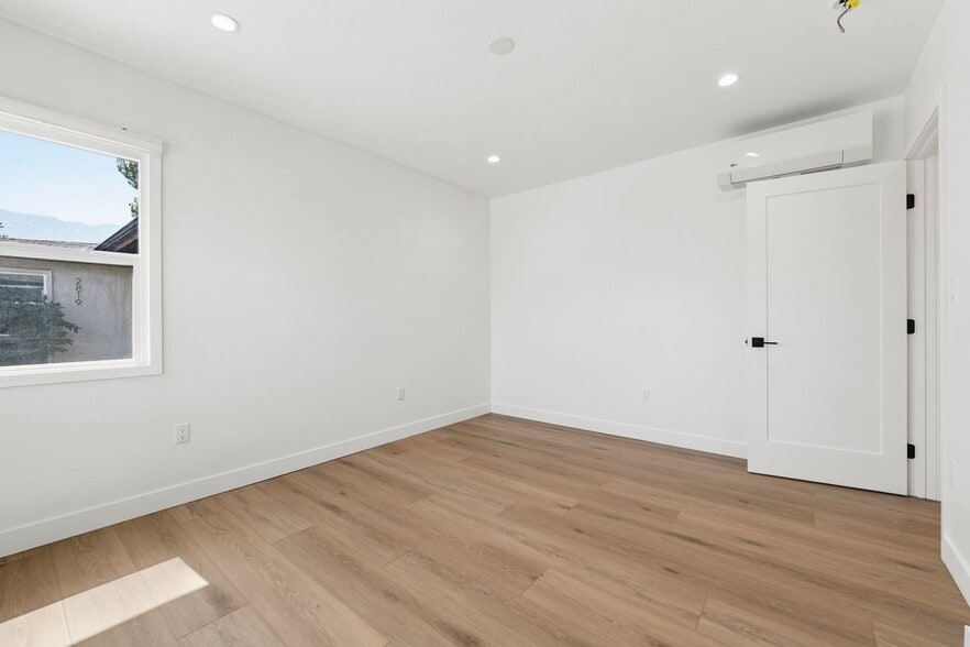 Building Photo - 2819 Sycamore Ave