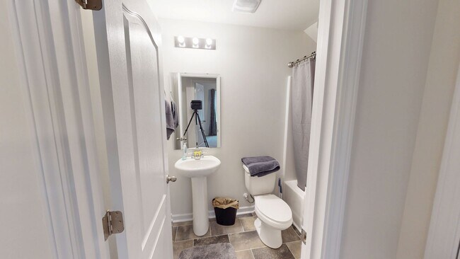 Building Photo - Pet Friendly 2023 Build in Convenient Location!