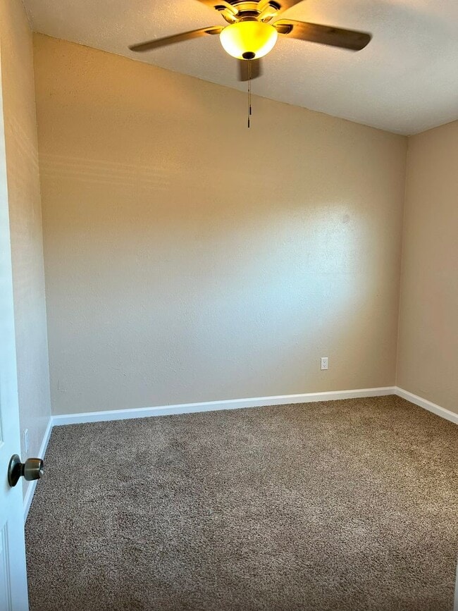 Building Photo - Please contact VAUGHN REALTY to set up an ...