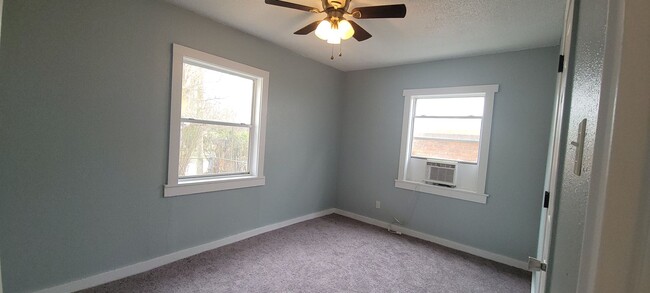 Building Photo - Beautiful, updated 2 bedroom rental!