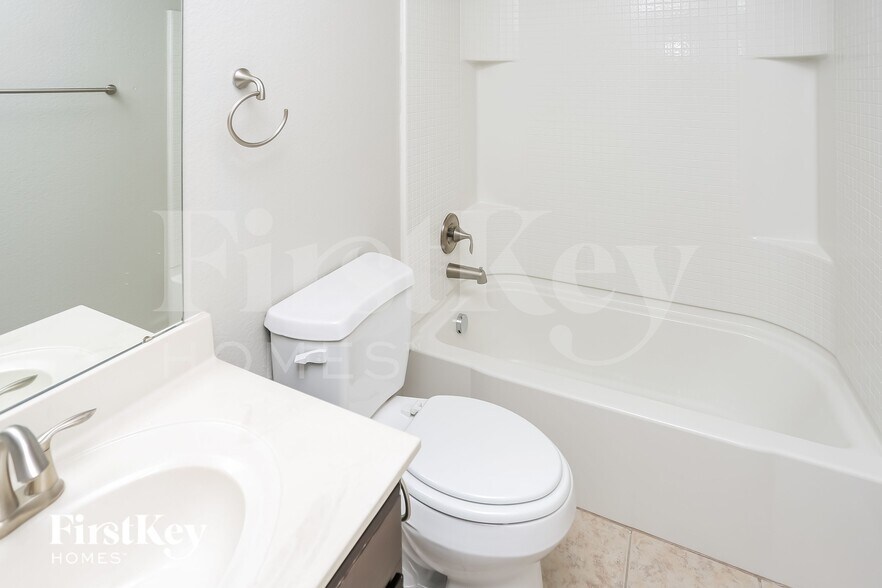 Building Photo - 10460 Winding Passage Way