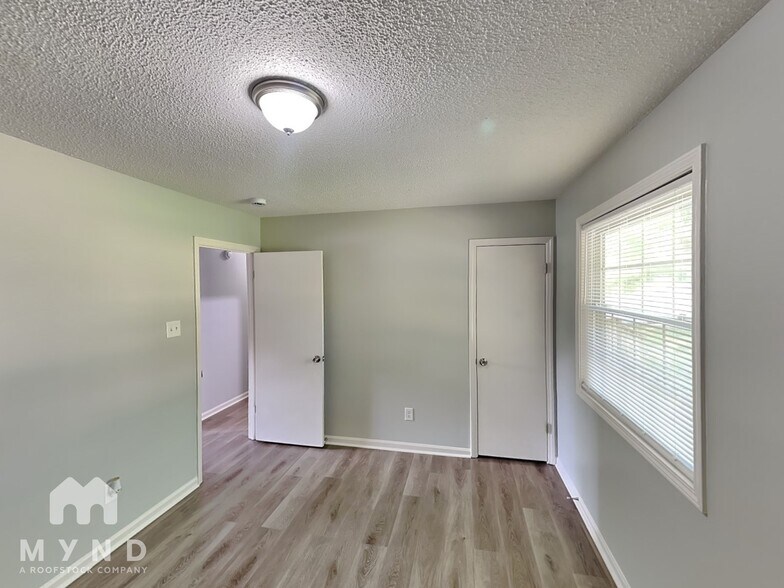 Building Photo - 200 Buckskin Dr