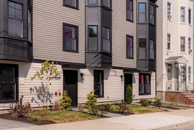 Building Photo - 272 E Eagle St