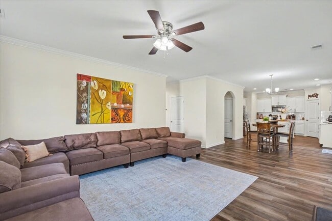 Building Photo - Stunning 5 Bed/3.5 Bath Home in Buckhead East