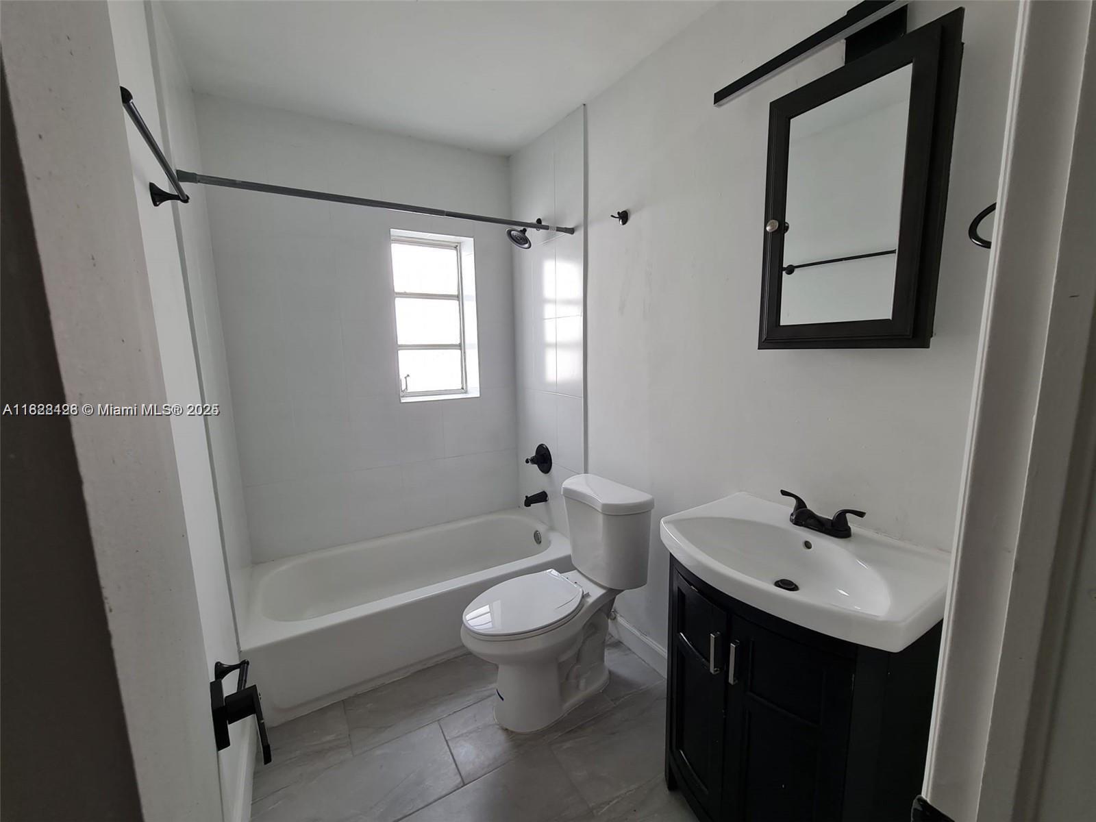 Building Photo - 90 NE 68th Ter
