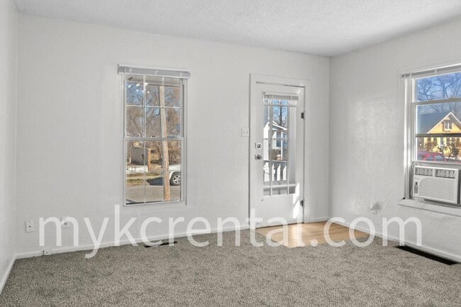 Building Photo - 1129 Hasbrook Ave