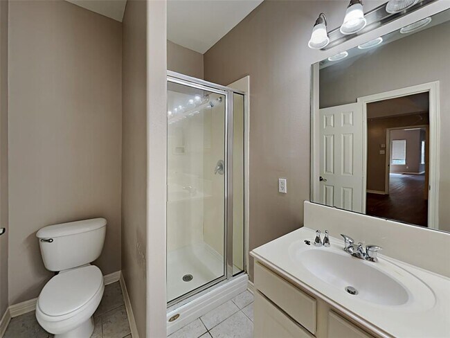Building Photo - 2865 Westhollow Dr