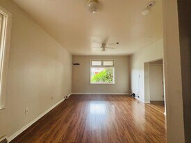 Building Photo - 112 N Fairmount St