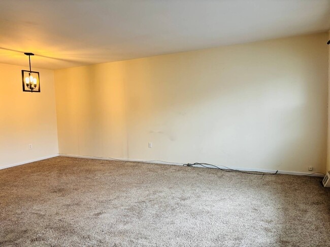 Building Photo - 220 Mountainview Ave